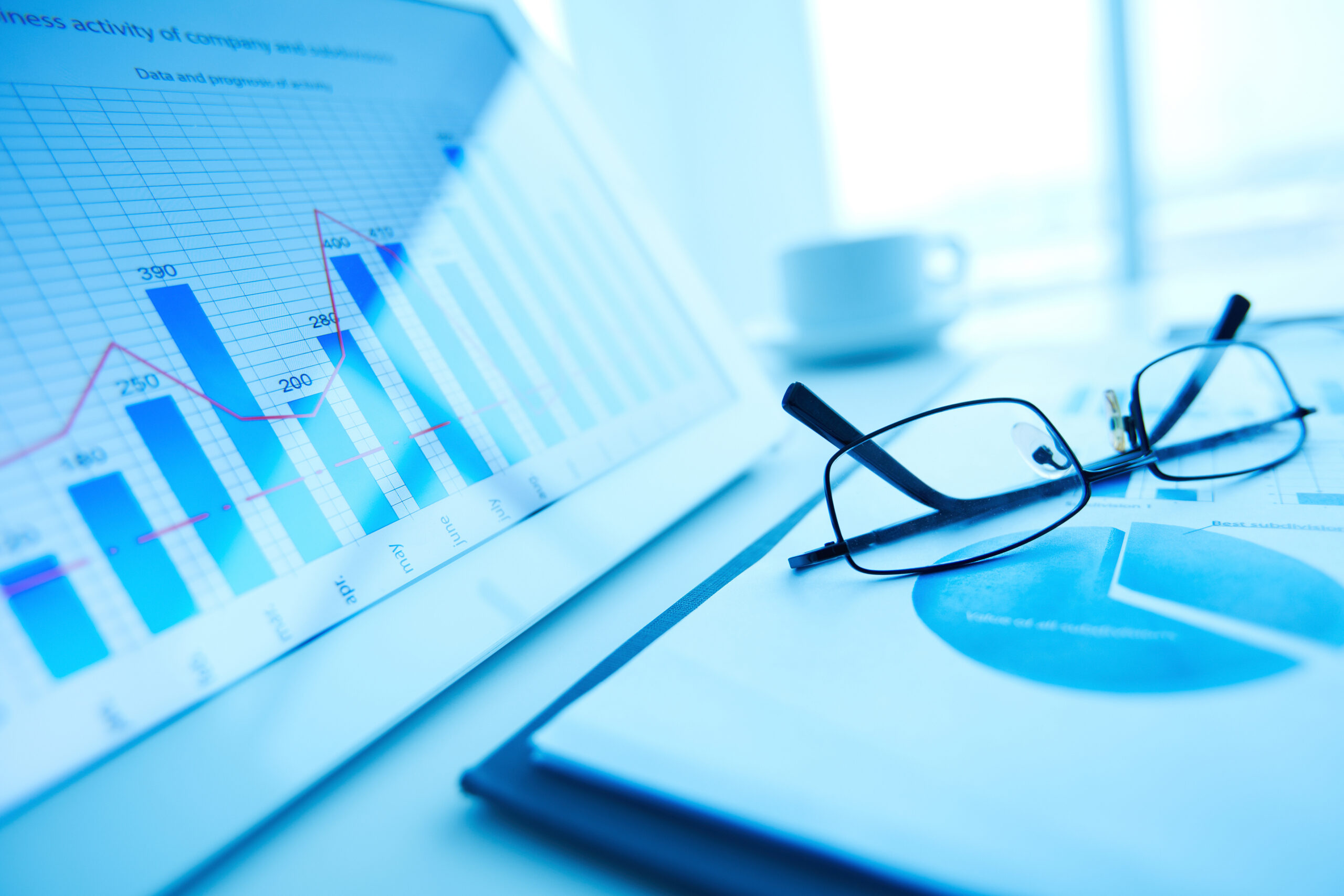 【富途證券安全嗎?】審計師詳解:香港ICC與美國SIPC 雙重投資者保障機制 3 close up glasses annual summary scaled